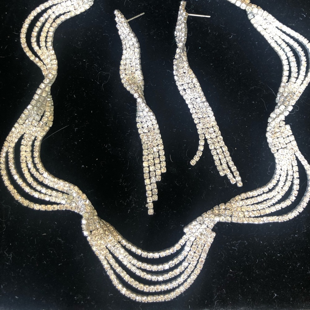 Beautiful crystal jewelry suite